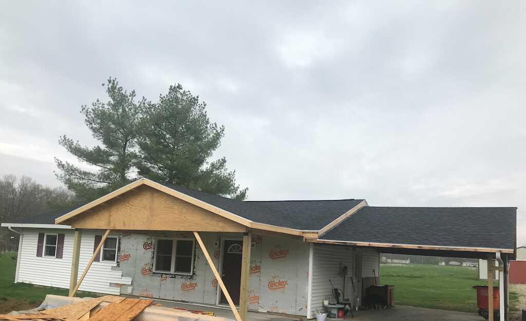 Lithia Springs home roof replacement in Shelbyville, IL